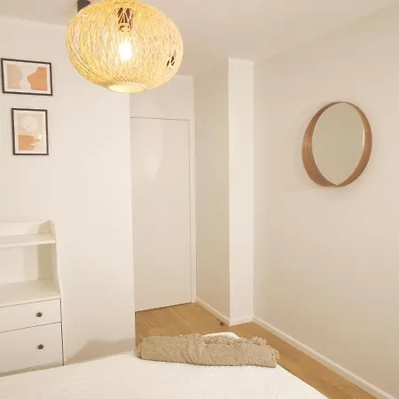 Lighthouse & Parking アパート