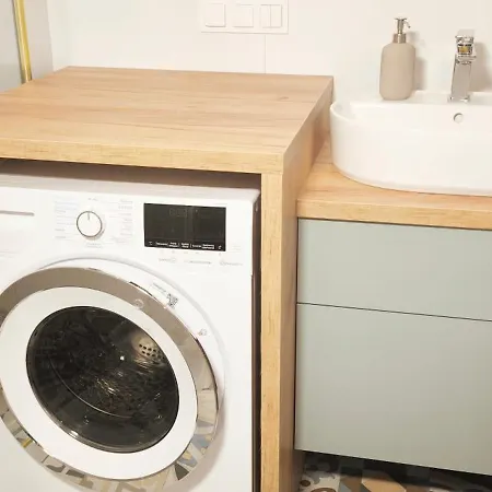 Lighthouse & Parking アパート *