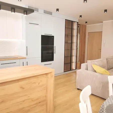 Lighthouse & Parking アパート *