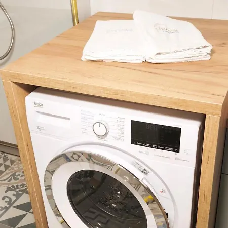 Lighthouse & Parking アパート *