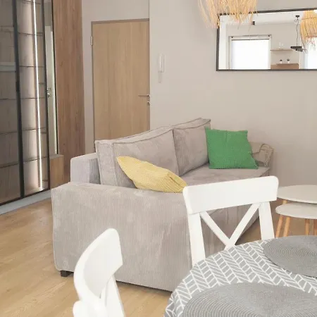 Lighthouse & Parking アパート *