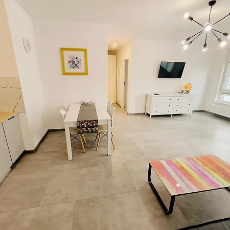 アパート Lighthouse & Parking