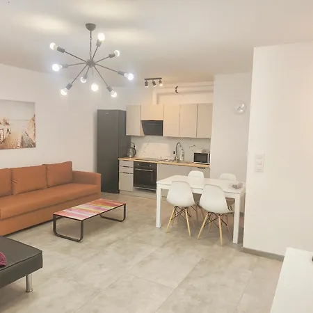 Lighthouse & Parking アパート *