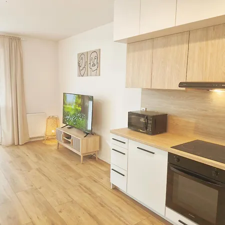 Lighthouse & Parking アパート