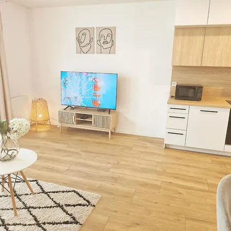 Lighthouse & Parking アパート