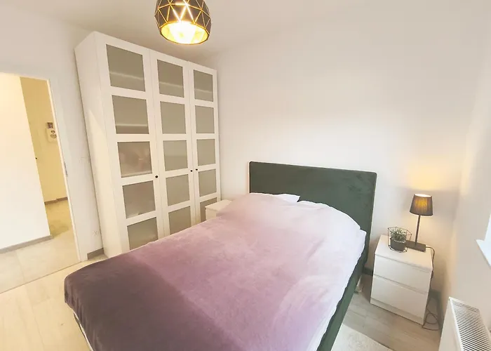 Lighthouse & Parking *